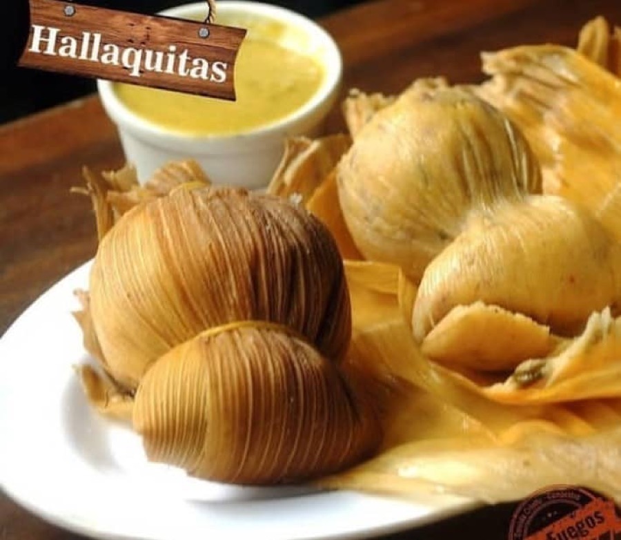 Hallaquitas aliñadas Los Fuegos servidas con natilla