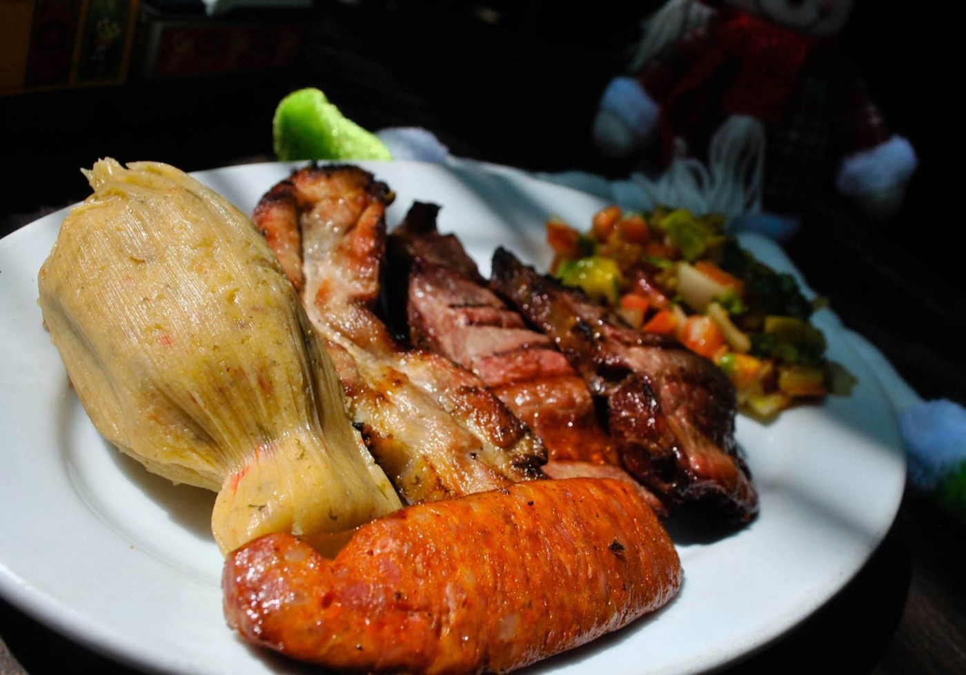 Parrillada de Los Fuegos: carnes a la brasa con sus guarniciones